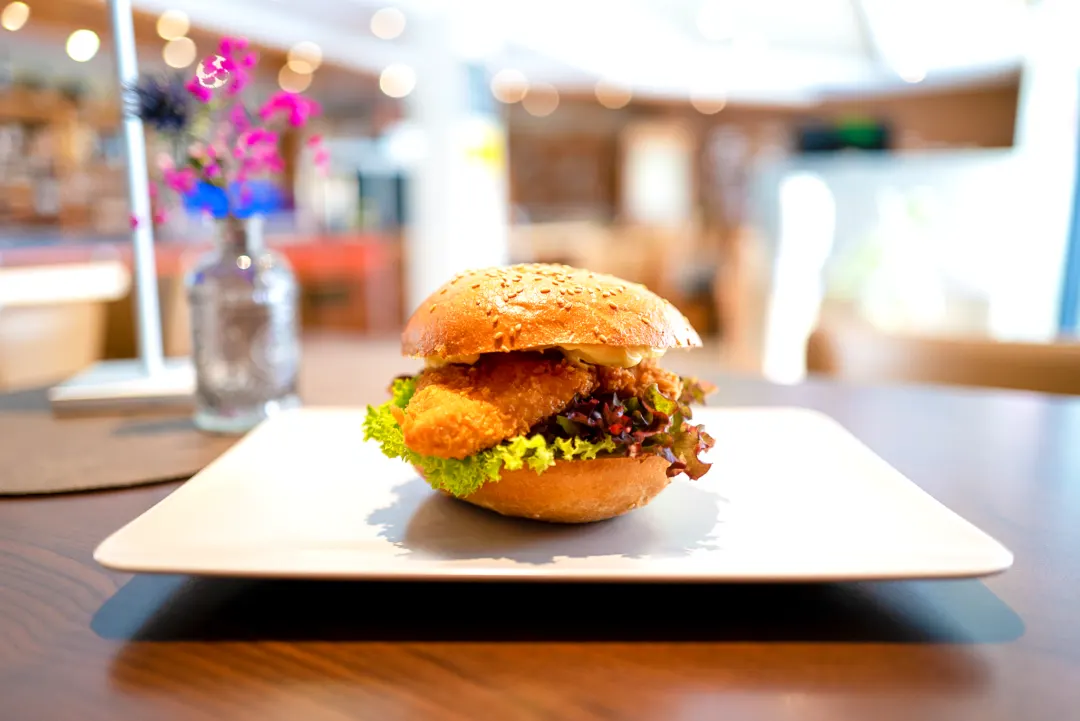 Crazy Chicken burger with crispy chicken filet at Harry’s in Pettneu
